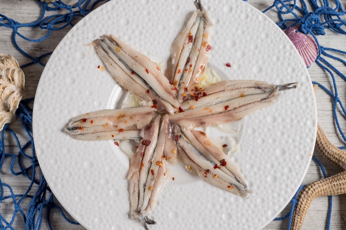 Selezione del pesce fresco all'alba